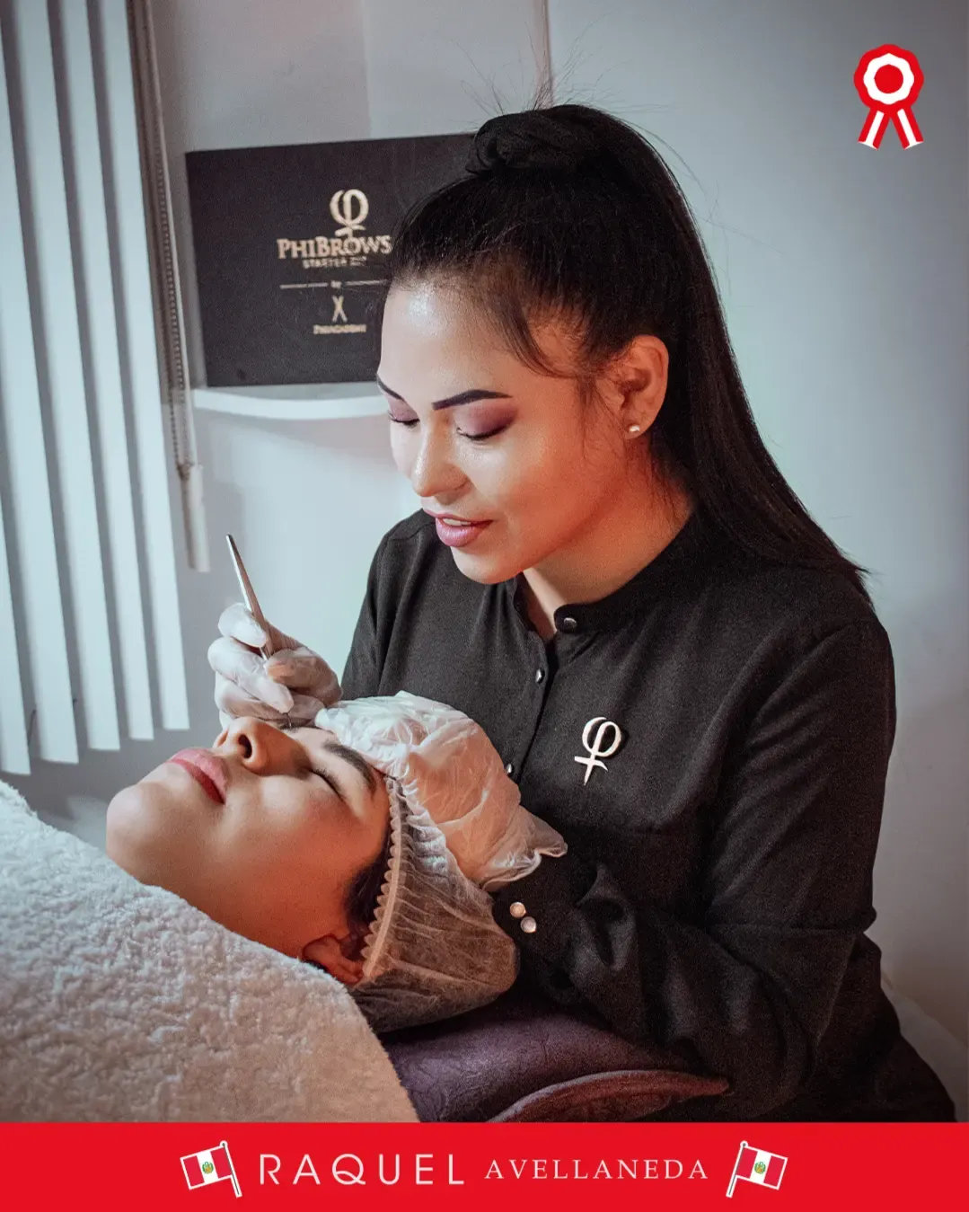Raquel Avellaneda con kit Phibrows certificado